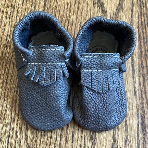 Charcoal grey leather Freshly Picked moccasins, size 2. New without tags. - Picture 1 of 9